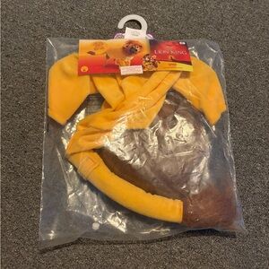 NWT Lion king Simba dog costume.